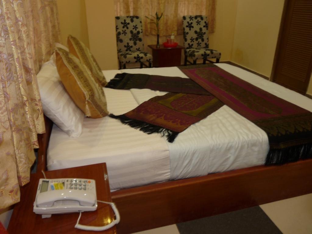 Hi Land Hotel Phnom Penh Habitación foto